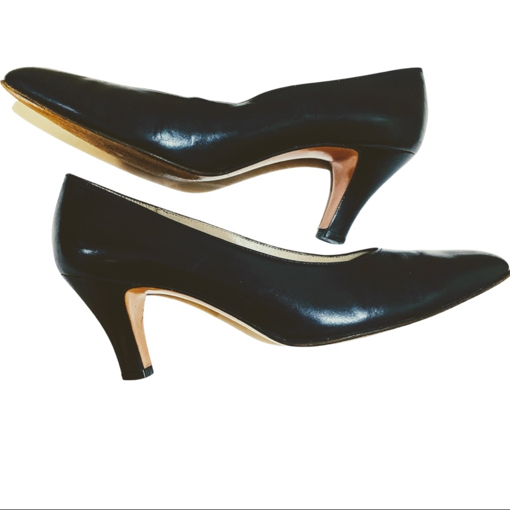 Salvatore Ferragamo Kitten Heel Pumps Sz 7